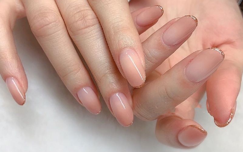 10+ mẫu nail màu hồng “chạy trốn” hiện nay